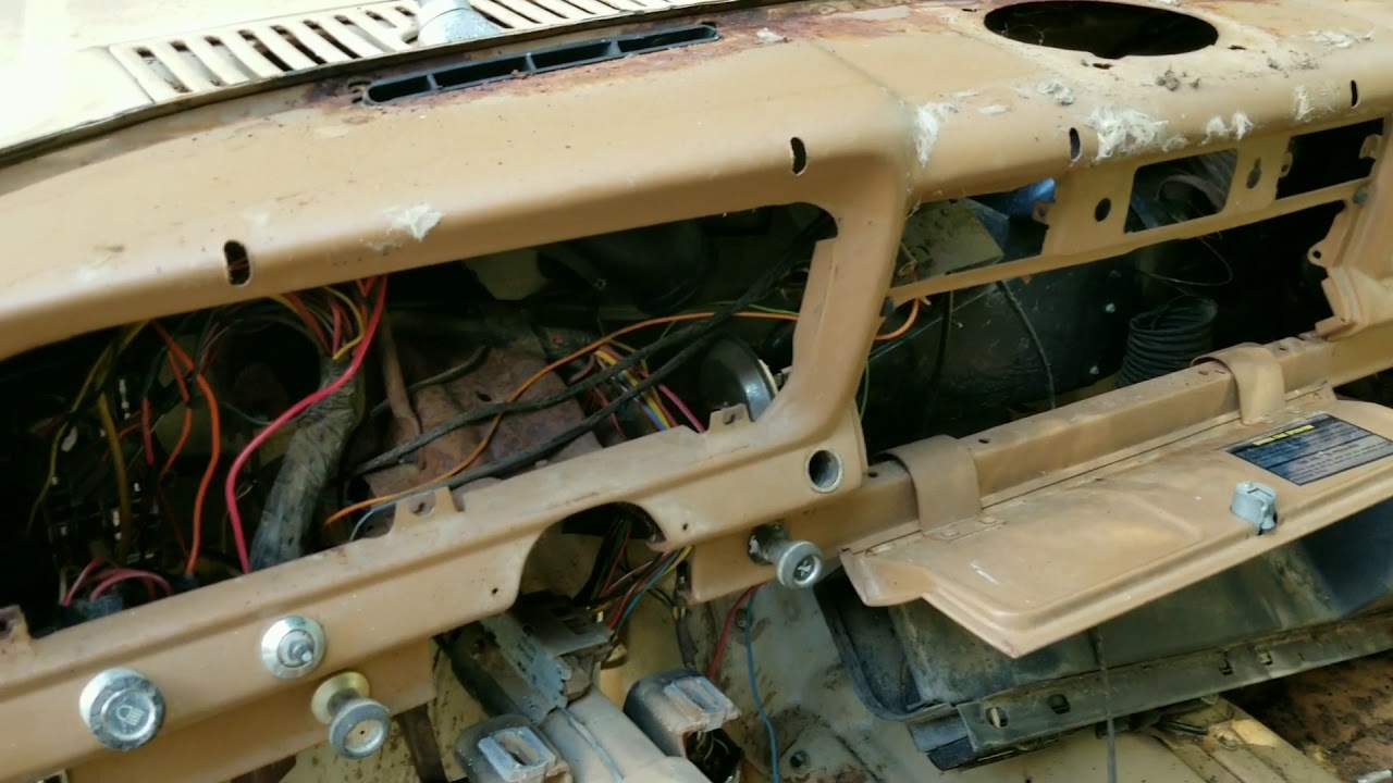 Jeep Wagoneer dash pad removal