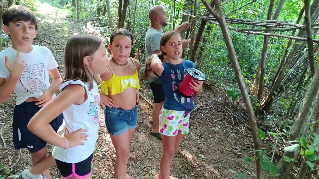 Costruzione capanna nel bosco 🥰