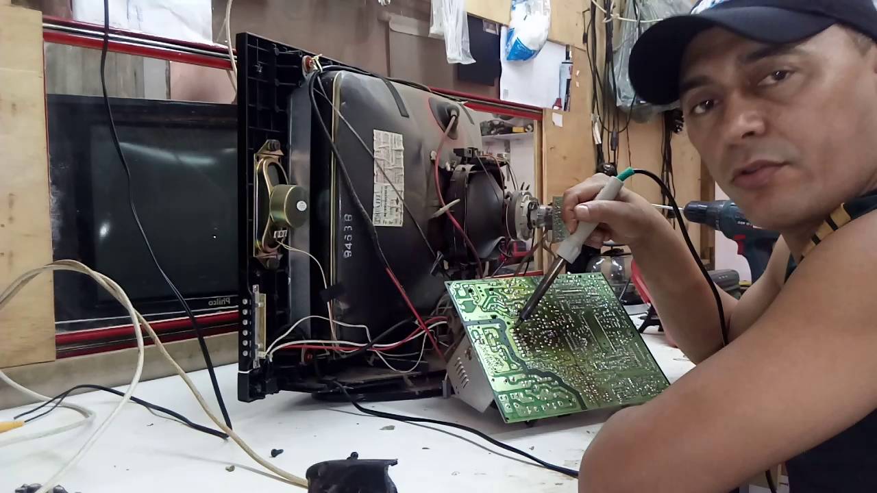 TV PHILCO MODELO: PH21 SS IMAGEM FECHANDO NAS LATERAL COMO RESOLVER  LA