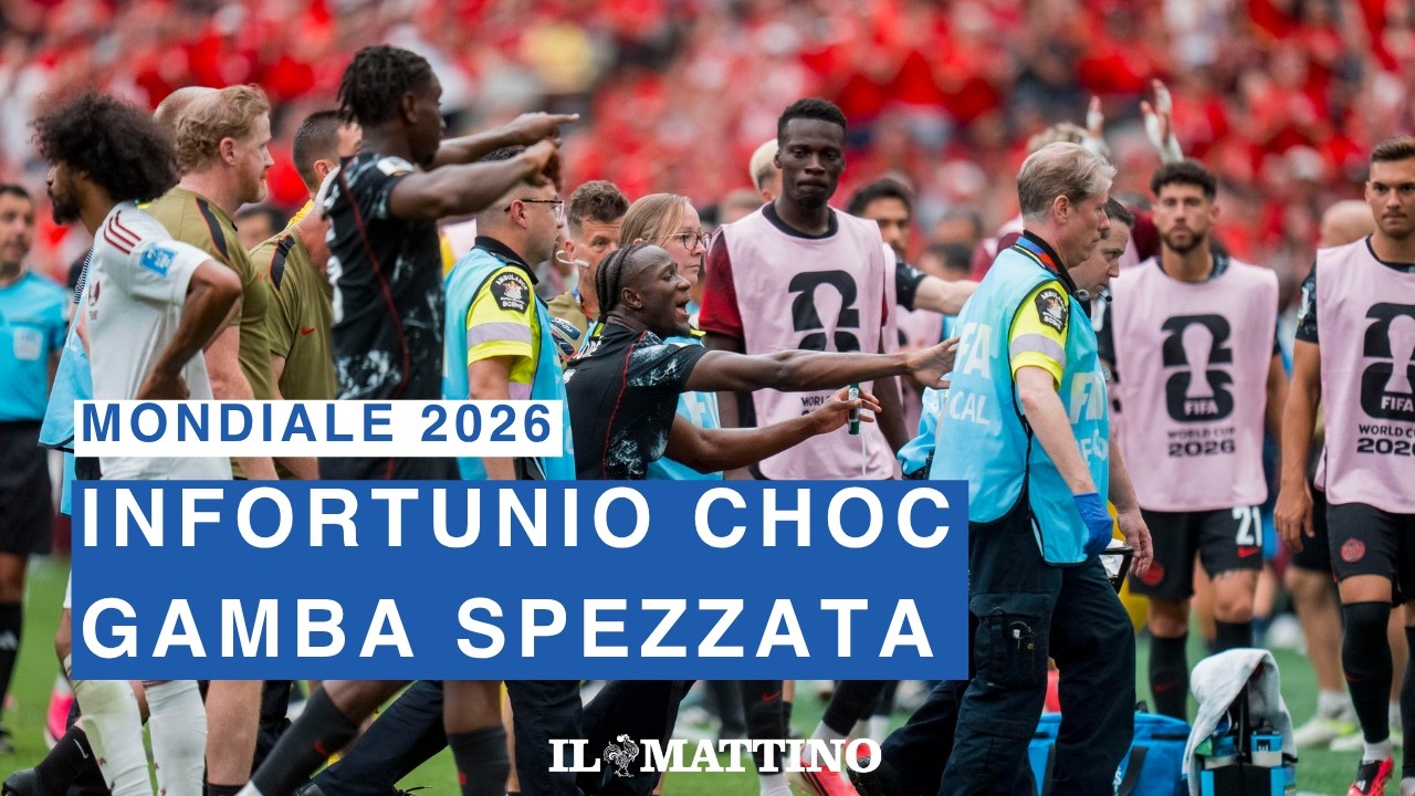 Infortunio choc al Mondiale per Ismael Kon&eacute;, gamba spezzata e giocatori in lacrime: le immagini