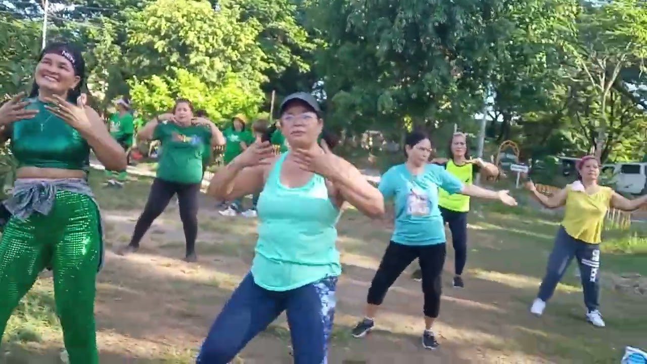 TOTOY BIBO(remix)//zumba dance fitness//energetic monshies💃💃💃@emmasoria#zumba #energeticmomshies