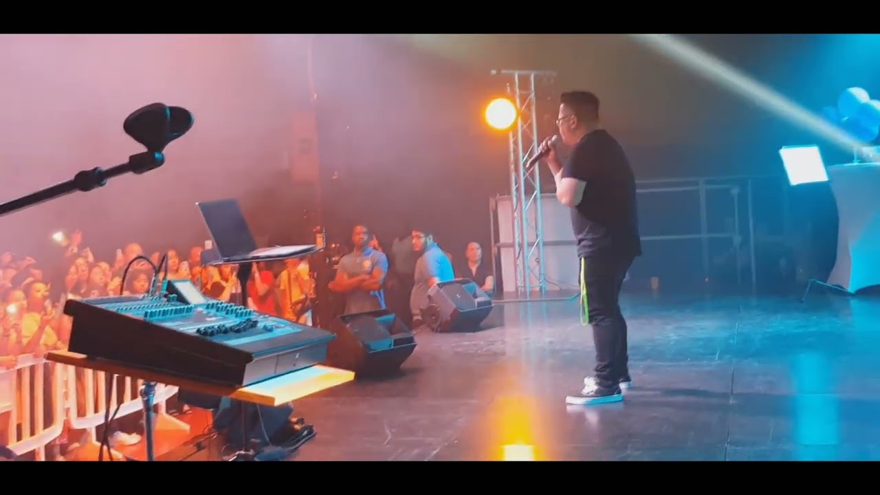 Dang THAO tuaj hu nkauj nyob fab kis teb lub zos Castres