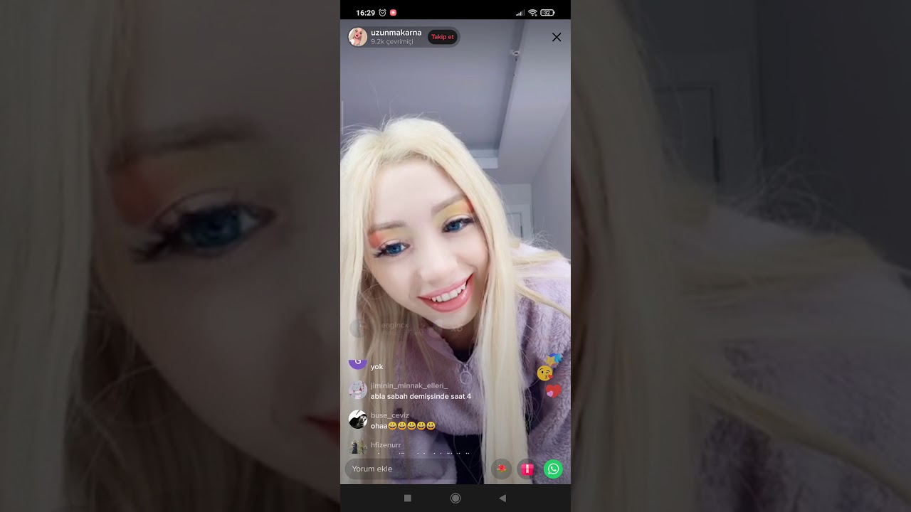 Tiktok Uzunmakarna Canlı yayında üst değiştirme ve Makyaj Kombini Nerdeyse Canlı Yayında Soyunuyordu