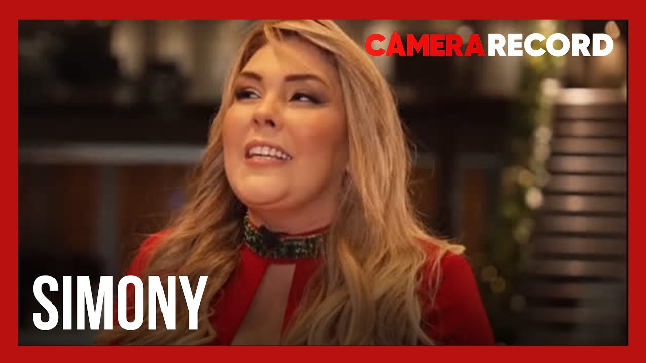 Simony relembra luta contra o câncer e se emociona