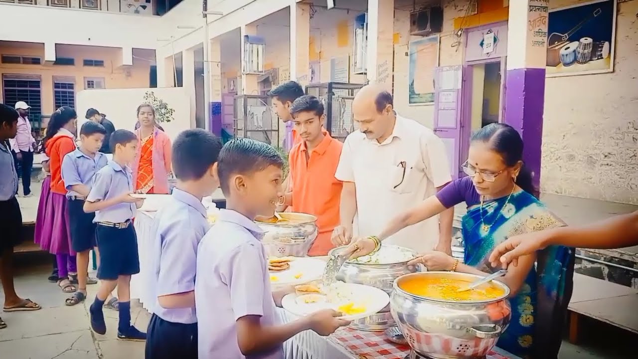 अनंतोत्सव-2022 स्नेहभोजन, वदनी कवळ घेता नाम घ्या श्रीहरीचे.......