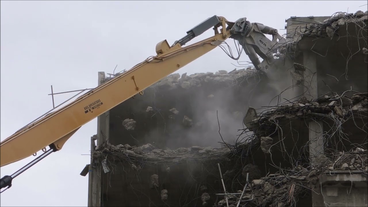 Bagger CAT 385 B - Abriss Haroldstraße 5 in Düsseldorf
