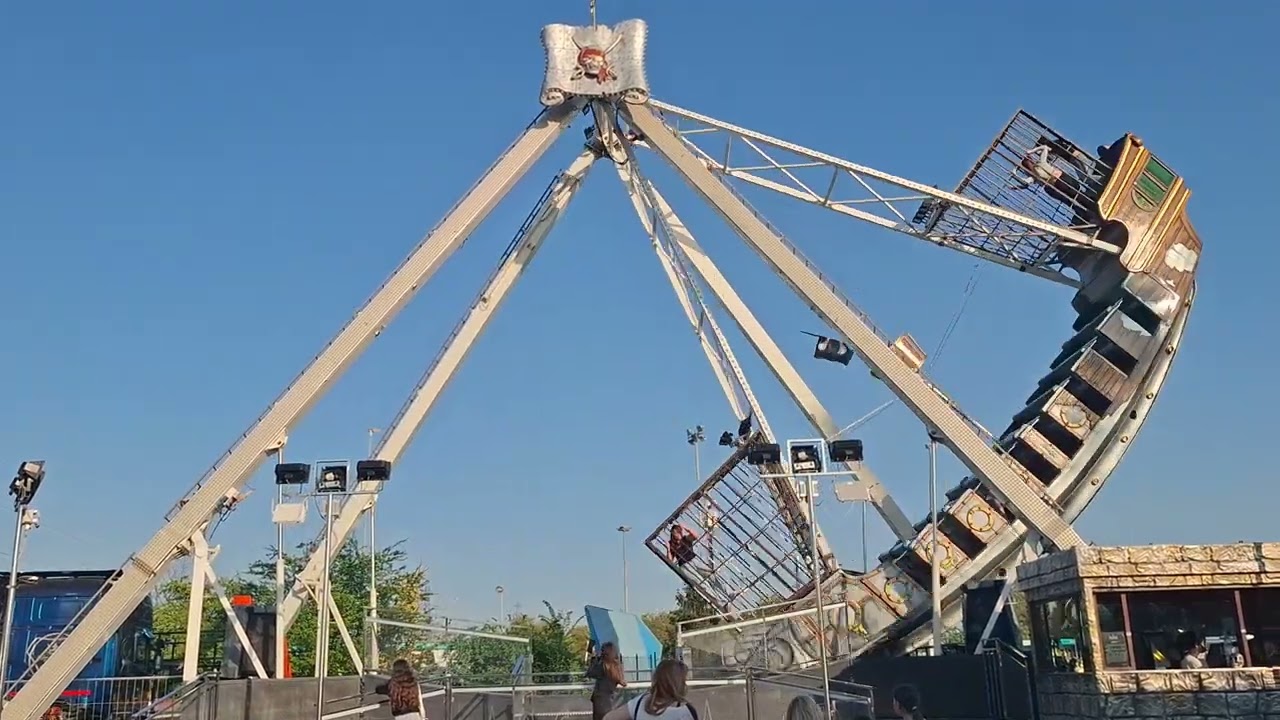 Nave pirata (luna park Modena 2025)