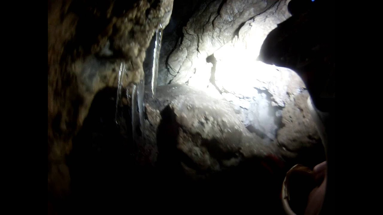 Exploring a small cave in Jura, Poland / Badając małą jaskinię na Jurze :) MagicShine + GoPro