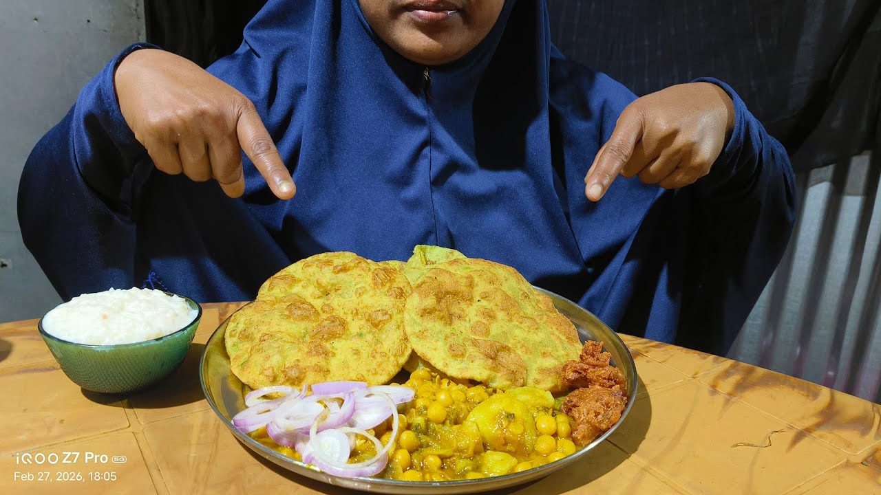 Bigbites || matar Puri with chana masala, pakoda and khir eating show.😋