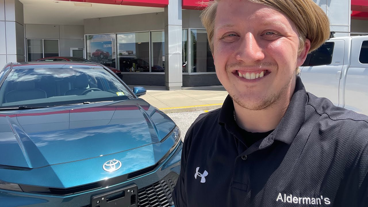 2025 Toyota Camry SE AWD Hybrid in Ocean Gem