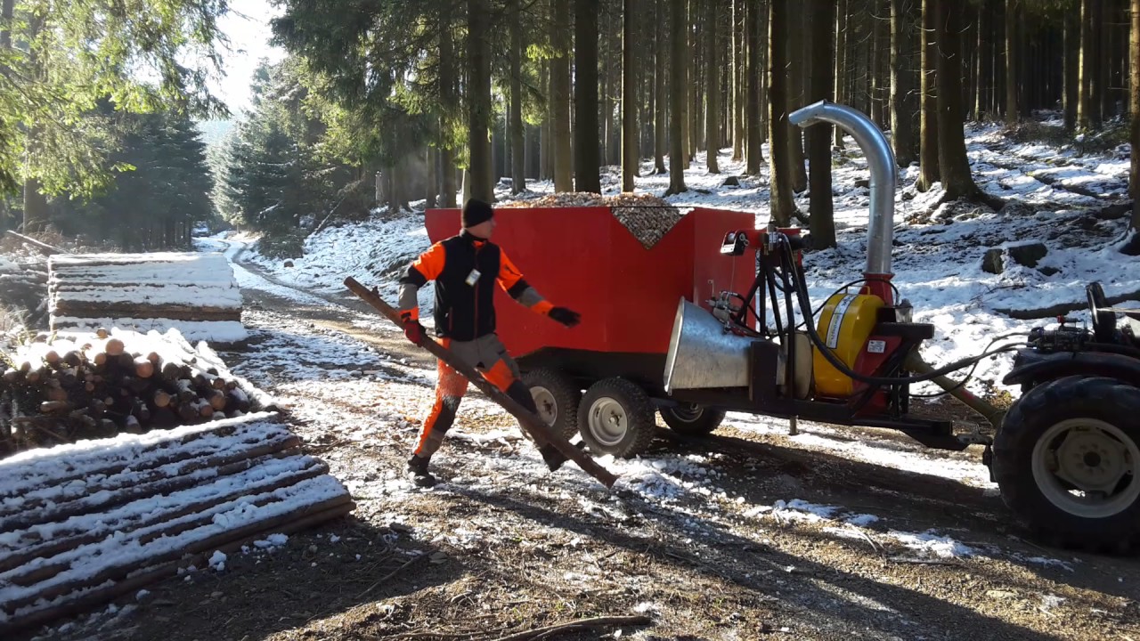 Hackschnitzel für die eigene Pelletpresse bei BSD Wald und Holz