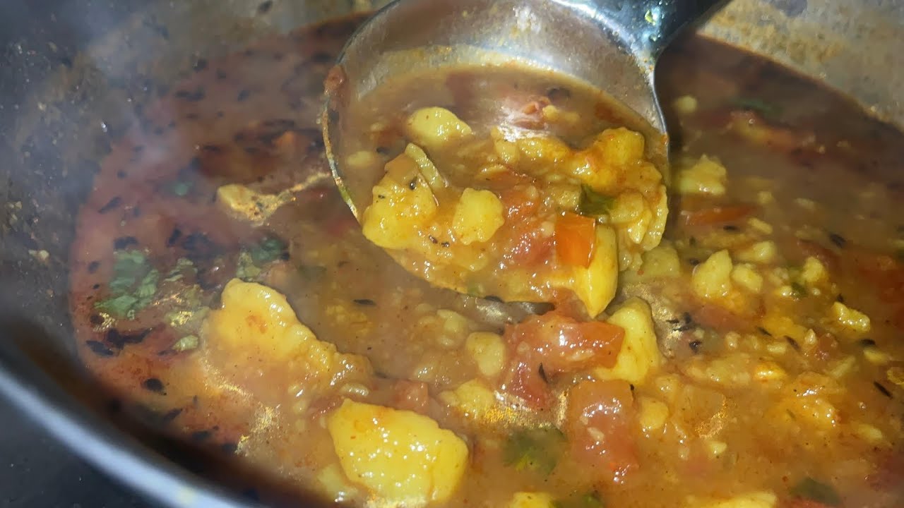 आज  हमने बनाया बहुत  ही स्वादिष्ट  आलू का चटपटा झोल 