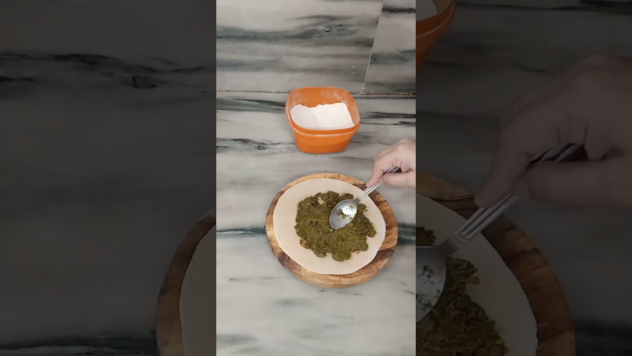 Paratha (saag ka) 🍽️✌️☺️ #parantha #cooking #ytshorts #shorts #punjabhome