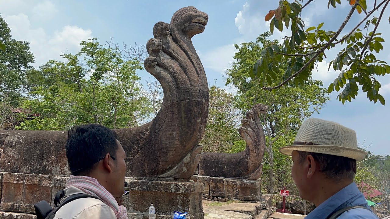 ចម្លាក់ស្ដេចនាគដ៏ធំអស្ចារ្យមហាប្រាសាទព្រះវិហាររបស់ខ្មែរយើង
