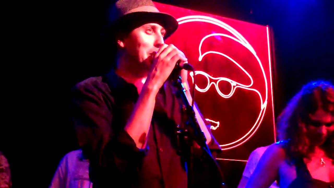 DJShadows 'Napalm Brain/Scatter Brain' recreated live by 'IntroducingLive'