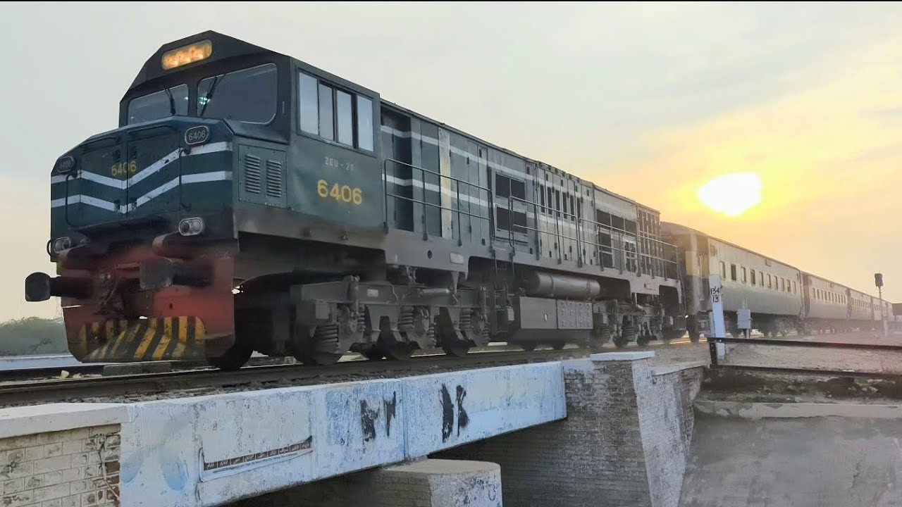 115 UP Musa Pak Express Arrivel At Khanewal Junction Pakistan Railway Train 🚂