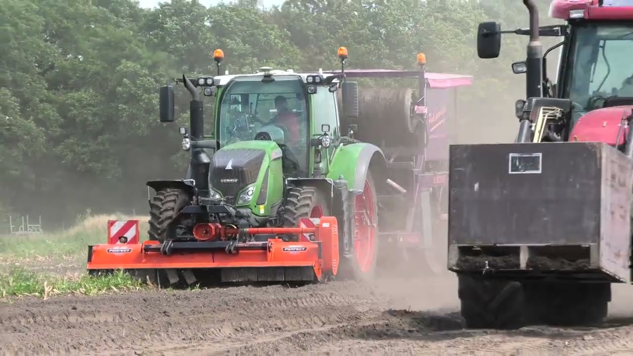 TULPEN ROOIEN MET DE ROZE ROOIER FENDT JOHN DEERE