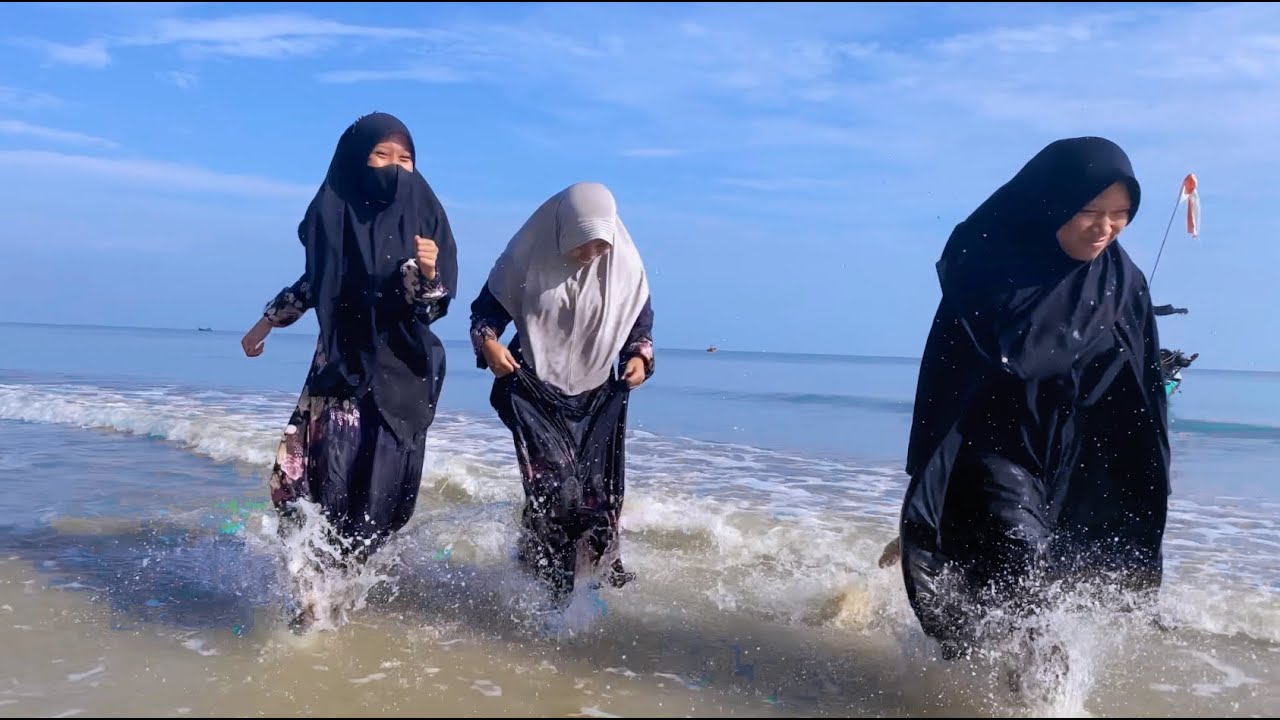 TIGA SETANGKAI: Kenapa Aku Memilih Jadi Santri? | Film Pendek Inspiratif