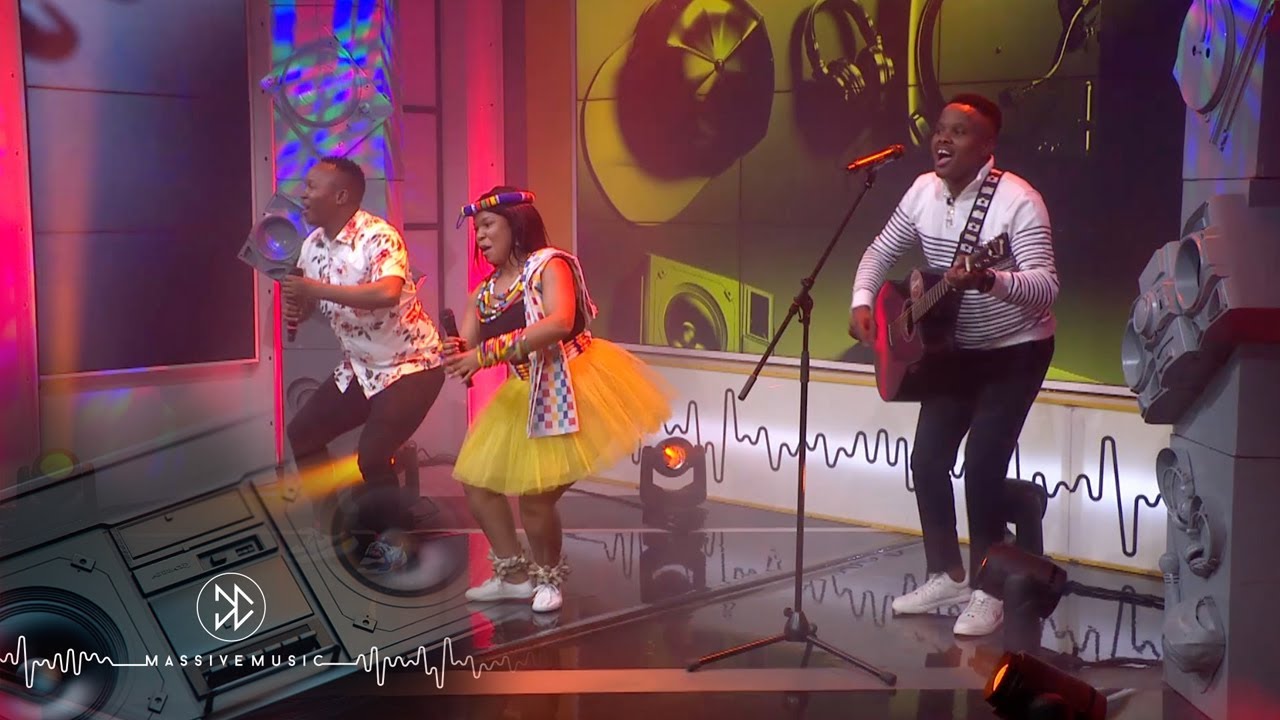 Khuzani Performs &lsquo;Ngavele Ngamnika&rsquo; &mdash; Massive Music | Channel O | S2 Ep 36