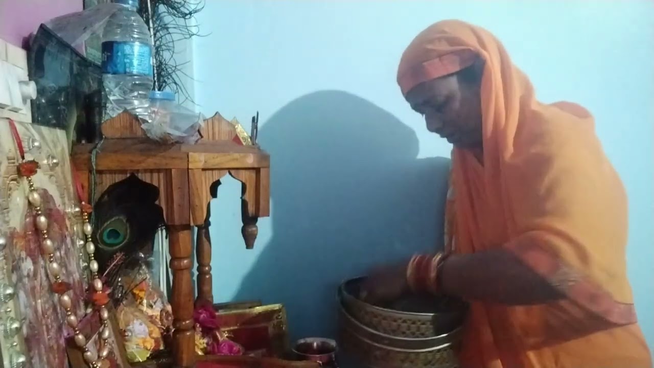 सुबह की पूजा हो चुकी है