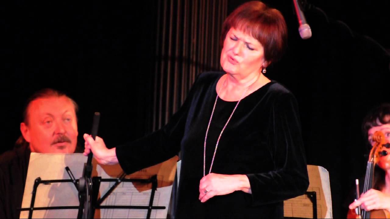 Edith Piaf ---  V&aacute;ri &Eacute;va estje a Belv&aacute;rosi Sz&iacute;nh&aacute;zban - Aj&aacute;nl&oacute;