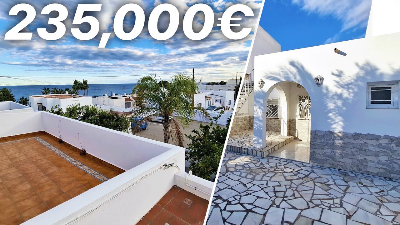Beautiful Moj&aacute;car Villa! Private Garden, Roof Solarium & Sea Views | B2323
