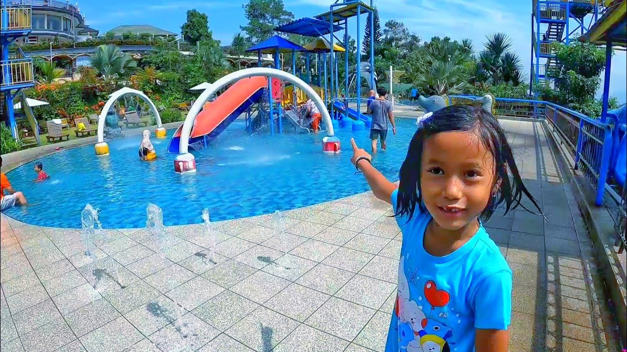 Bermain air dan bermain seluncuran seru - Outdoor Playground