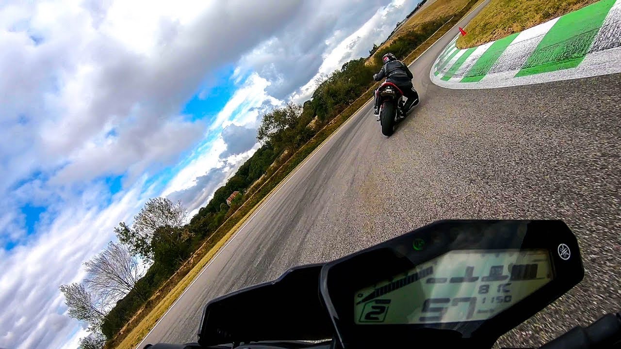 1 tour sur le circuit de Vaison piste (MT 09)
