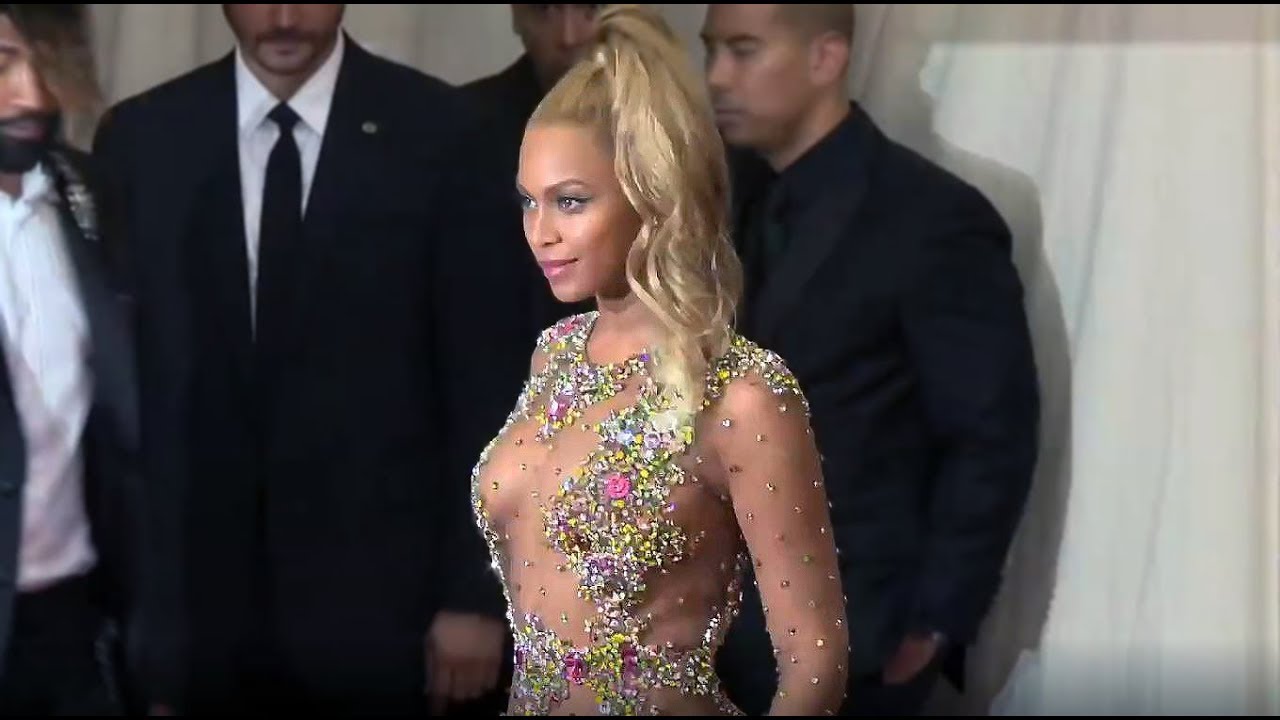 Прибытие на красную дорожку MET Gala 2015 - Китай: зазеркалье