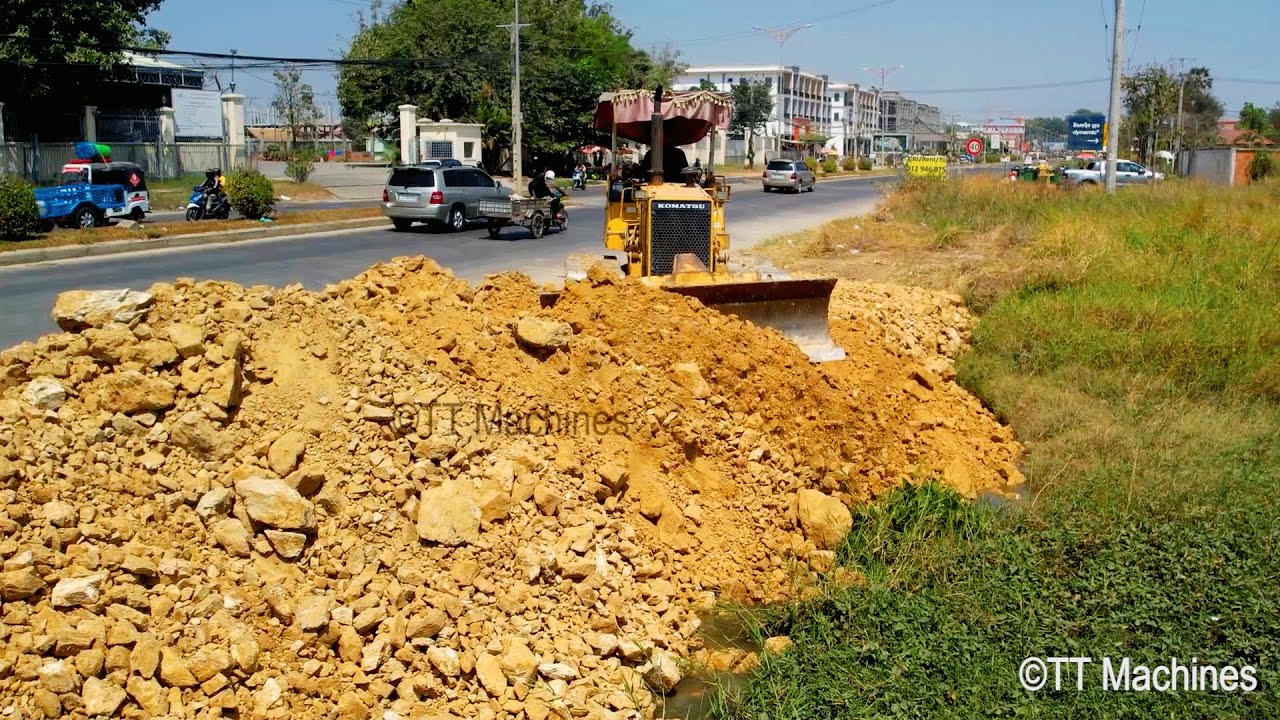 Full Action !! The Best Team Dump Truck 5T & Bulldozer Pushing Stone Into Water Filling Land Project