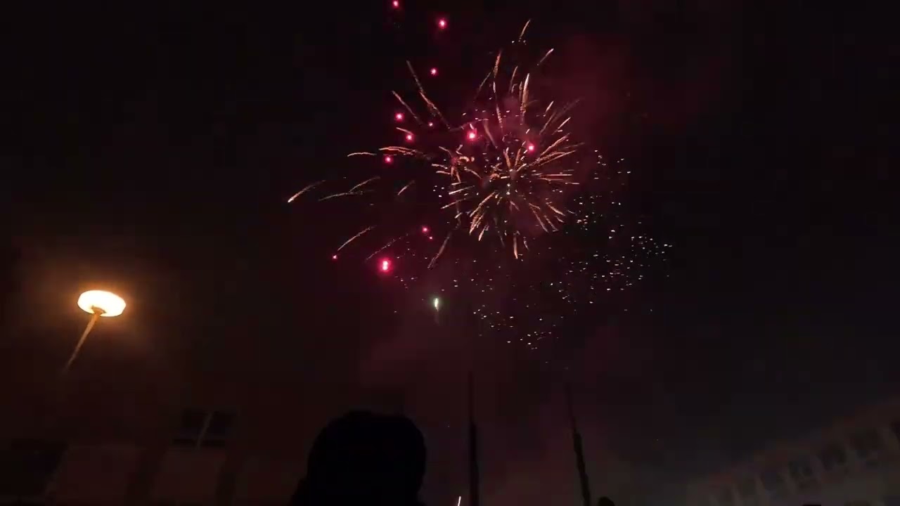 Ohňostroj u školy 28.11.2025