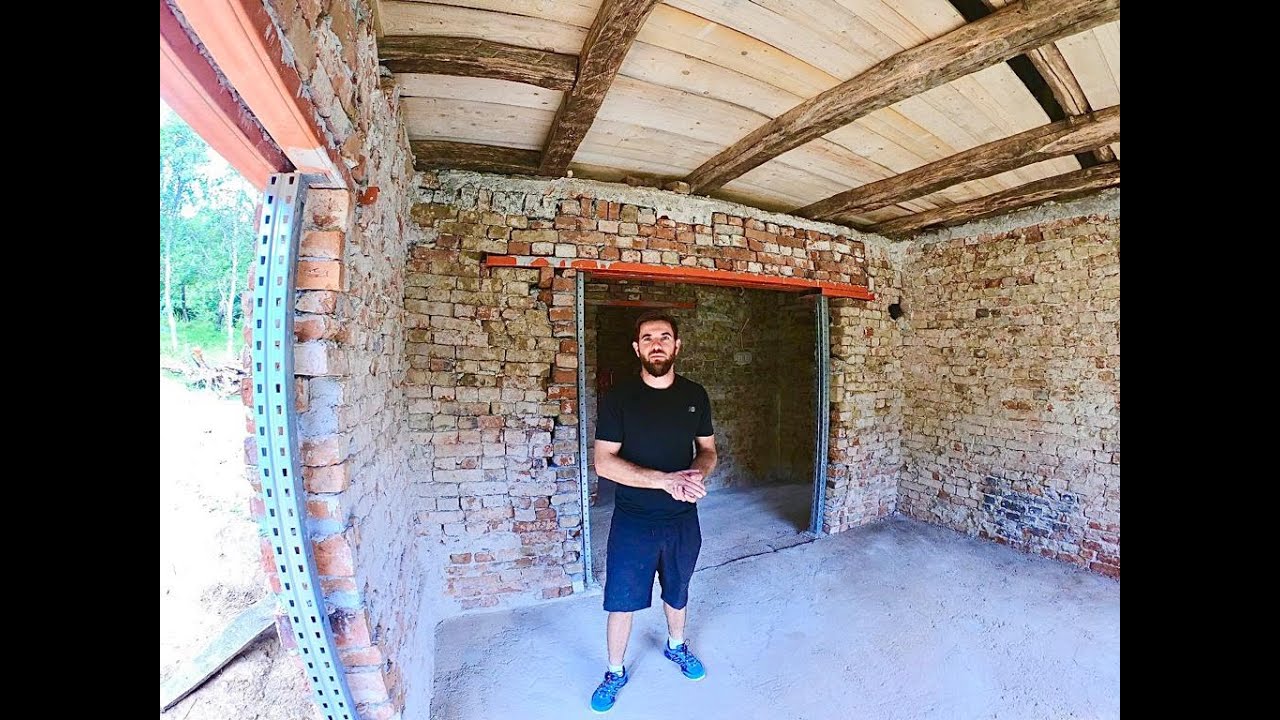 Am inceput sa bat scandura deasupra grinzilor