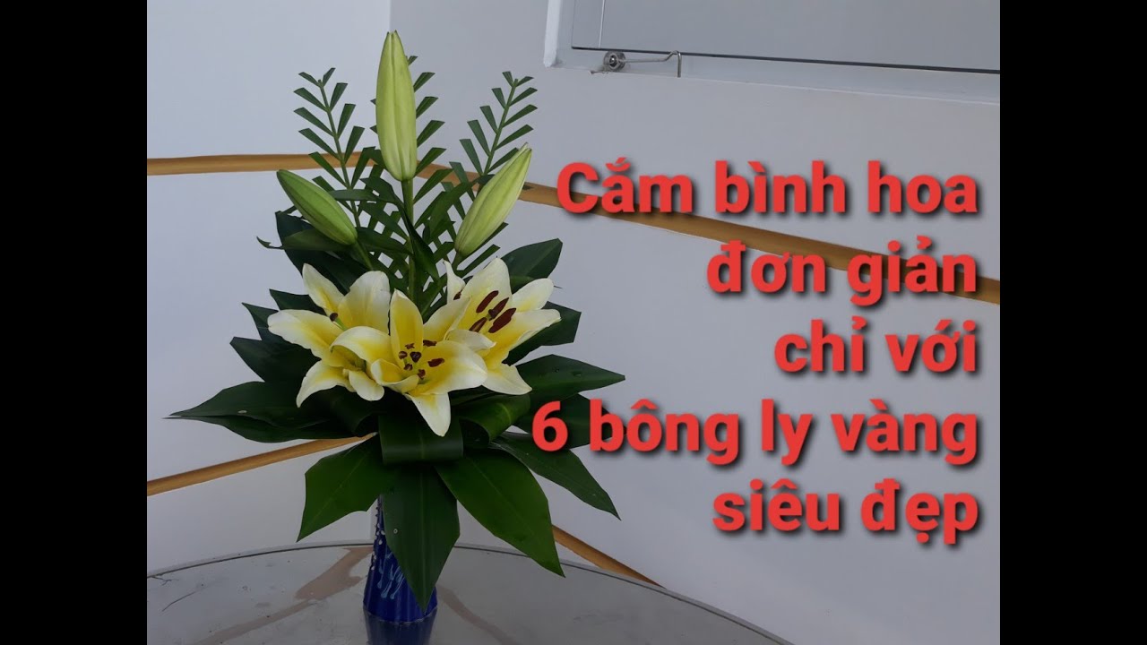 Cắm bình hoa đơn giản chỉ với 6 bông hoa ly vàng siêu đẹp