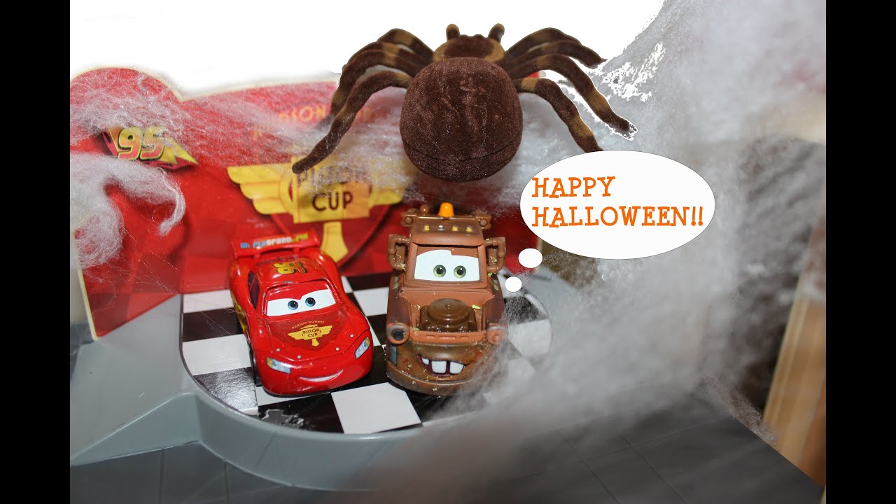 Lightning McQueen & Mater Visit a Haunted House for Halloween!