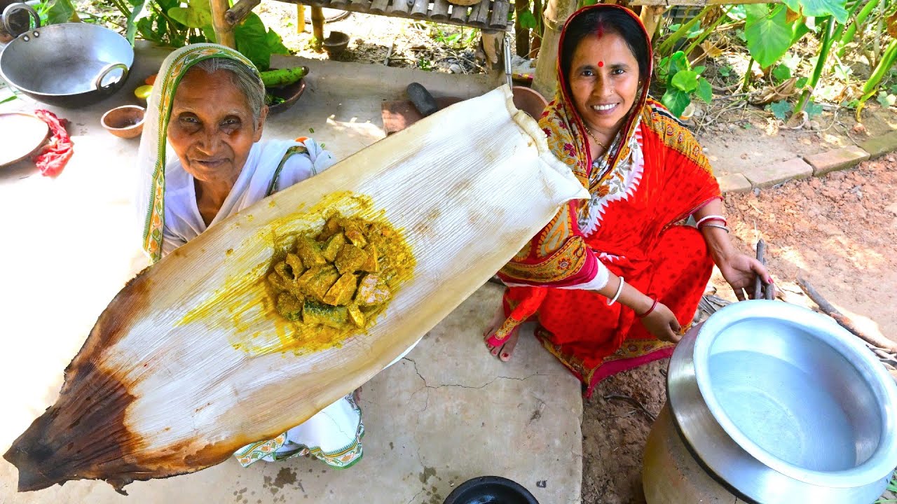 Bengali Ilish vapa in bettel nut tree shell | সুপারি গাছের মোচার খোলায় ইলিশ মাছ ভাপা | villfood