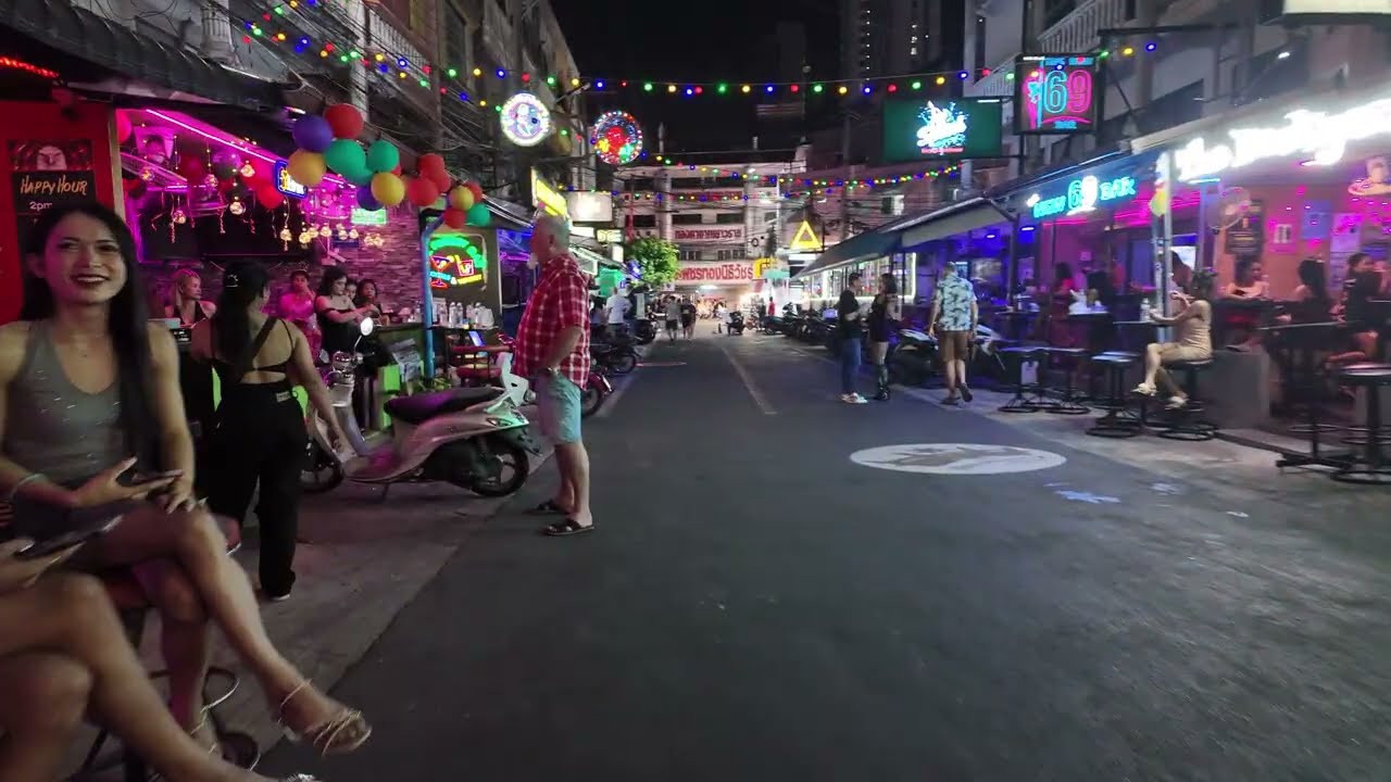 Pattaya Soi Chaiyapoon (Soi Pothole) Nightlife, Thailand 4K 60FPS