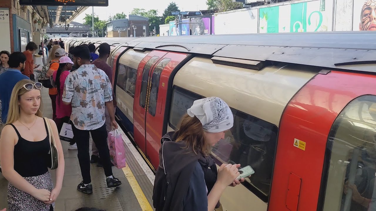Neasden Station, Jubilee and Metropolitan Line, London Underground tube trains