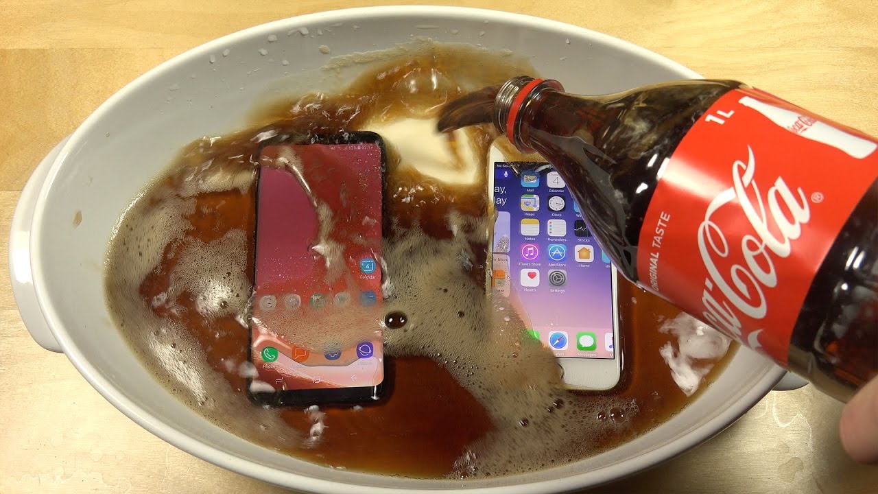 Samsung Galaxy S8 vs. iPhone 7 Coca-Cola Test!