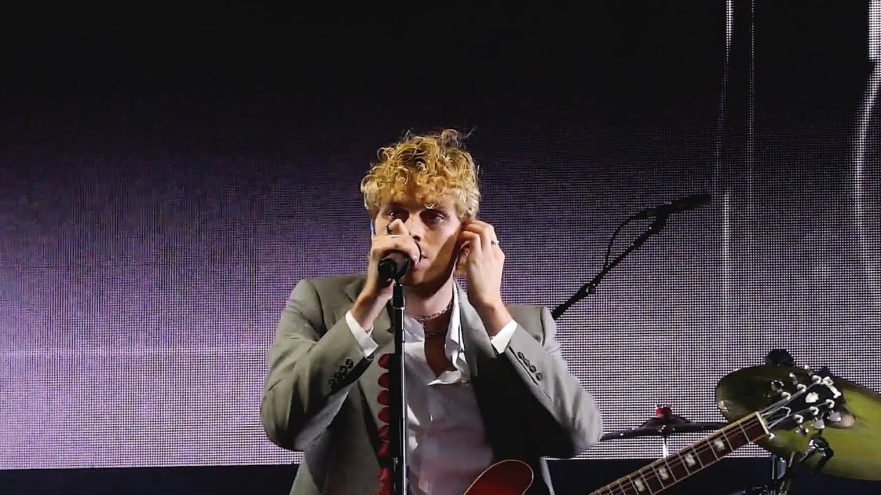 5 Seconds of Summer - No Shame (Take My Hand Tour in Sydney Opera House)
