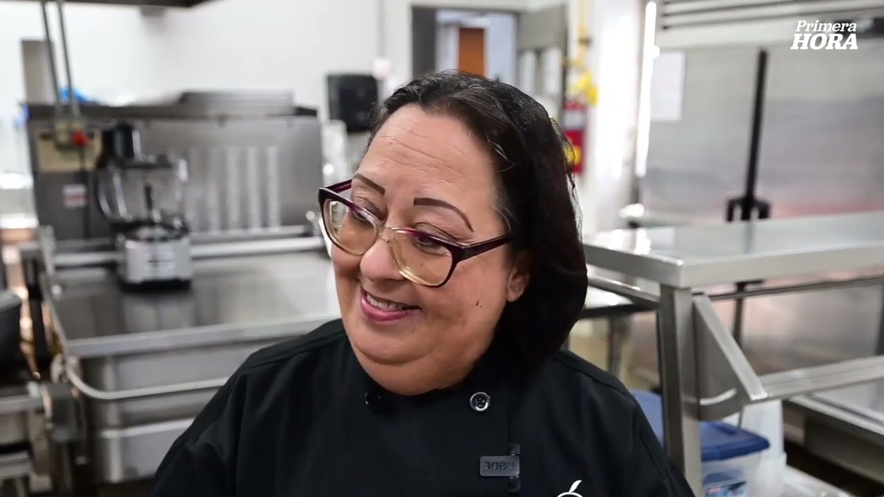 Lucías las empleadas del comedor con sus nuevos uniformes