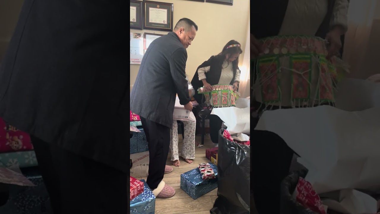 Lwg suab Xmas December 25, 2025