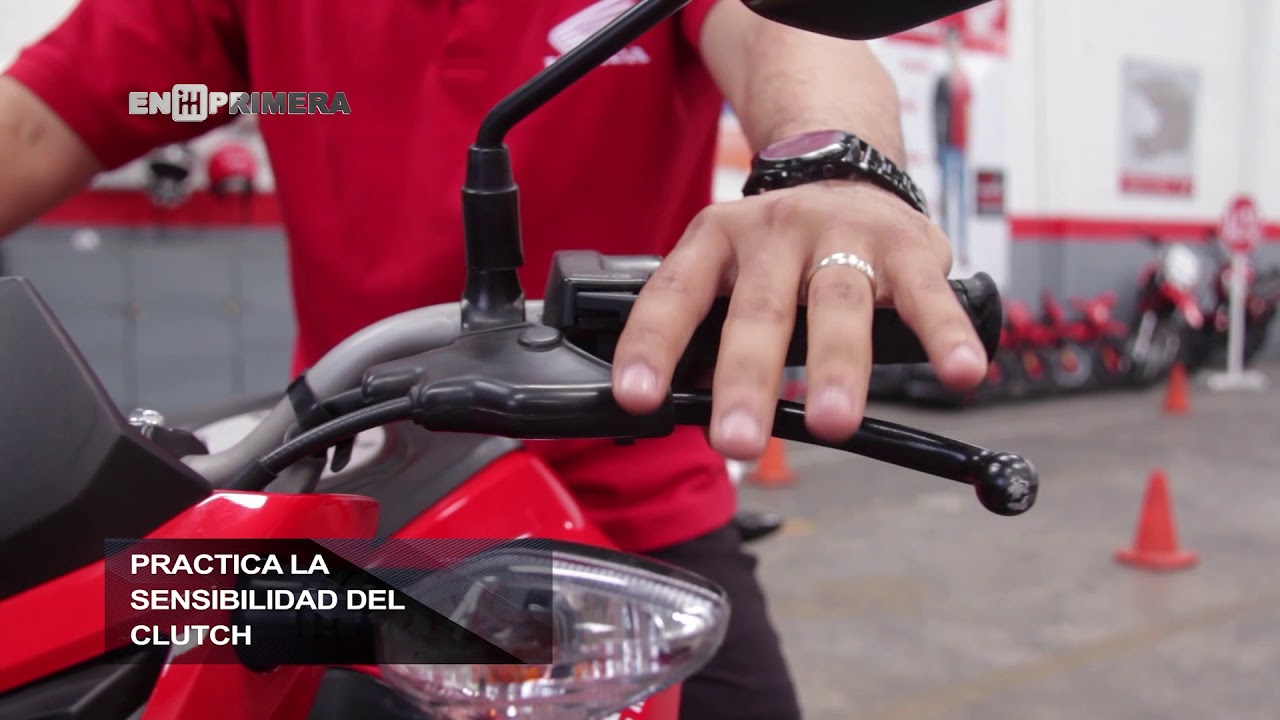 CÓMO SUPERAR EL EJERCICIO DE CONOS EN LA PRUEBA DE MANEJO EN MOTOCICLETA.