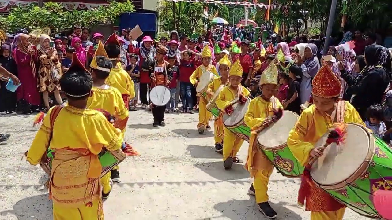 Budaya Minangkabau Atraksi Tambua Tansa dari SD Negeri 18 Nagari memperingati HUT RI ke 77