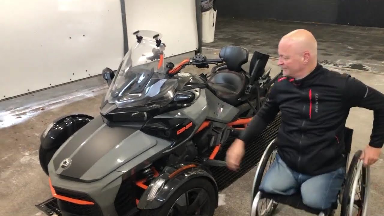 Taking the Can Am Spyder modified for wheelchair to the carwash