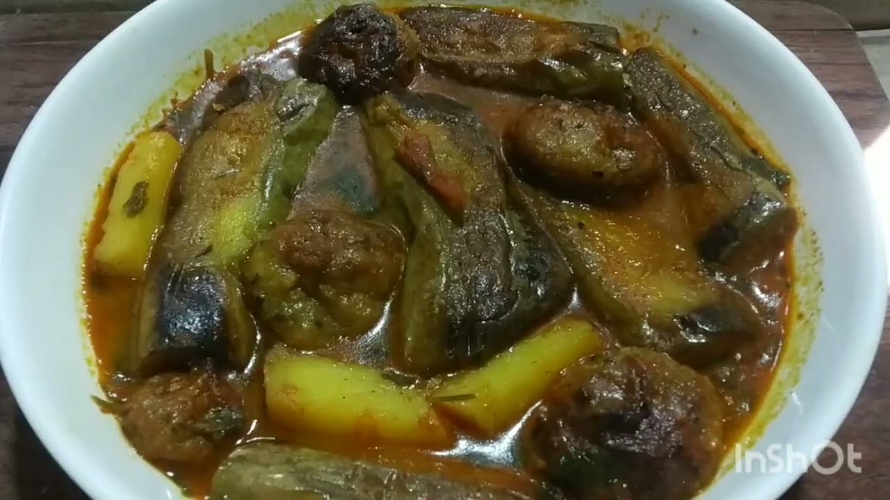 নিরেমিষ বেগুন বড়ির ঝাল । খুব কম সময়ে এই রেসিপি টি বানিয়ে নিতে পারেন, খেতে অসাধারণ লাগে।
