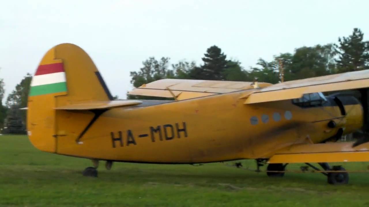 AN-2 repülőgépek a miskolci repülőtéren(HD)