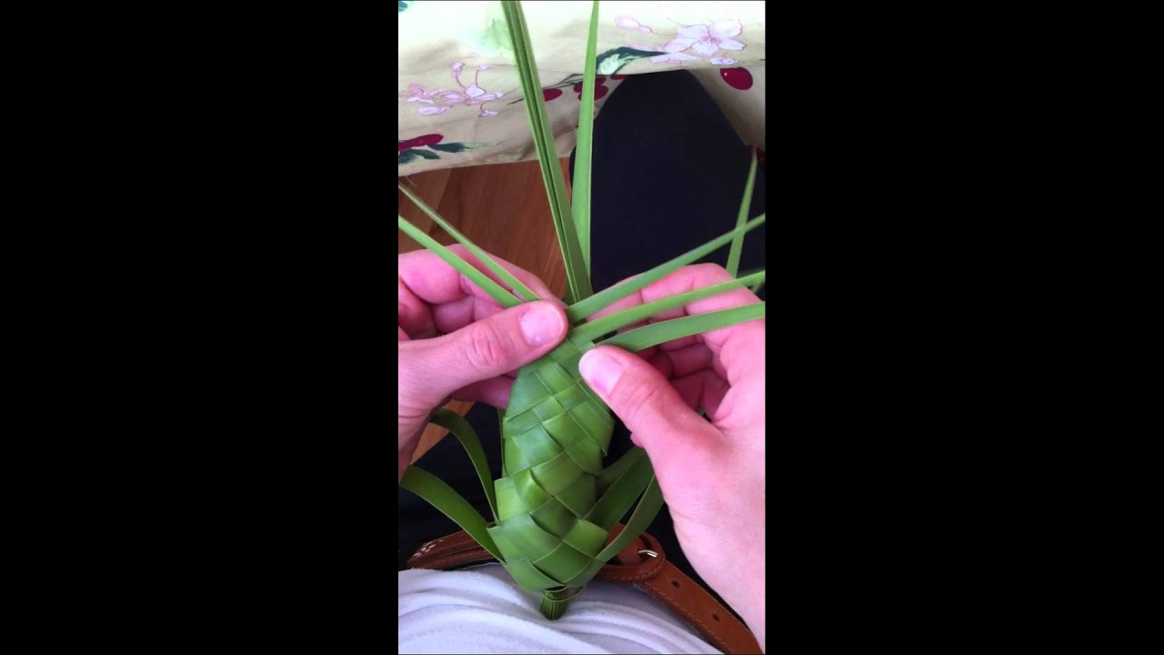 COME INTRECCIARE UNA PALMA ..... /HOW TO MAKE A PALM:::