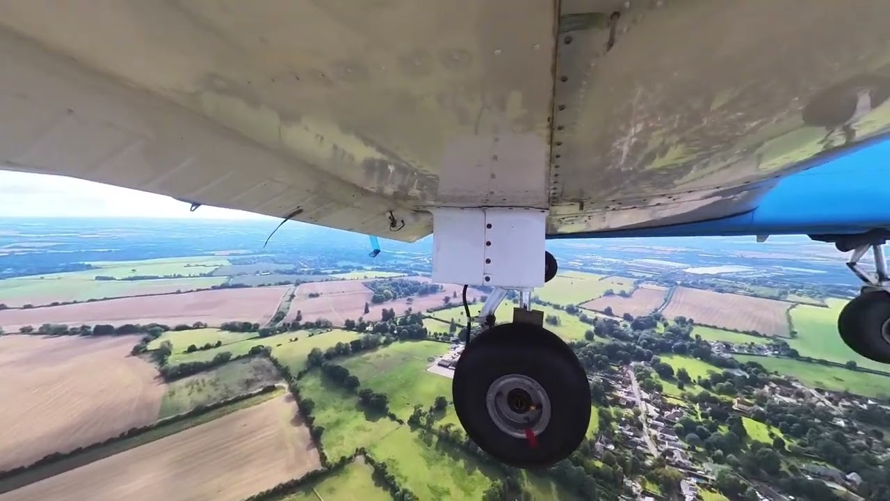 Short flight to Thruxton Airfield and Race Circuit for lunch