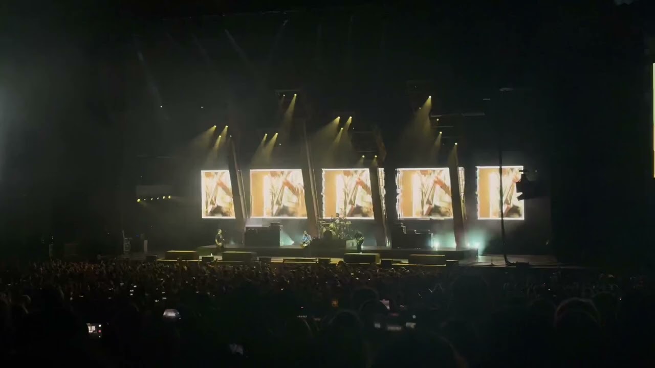 Pierce the Veil-I’m Low on Gas and You Need a Jacket LIVE 10/24/25