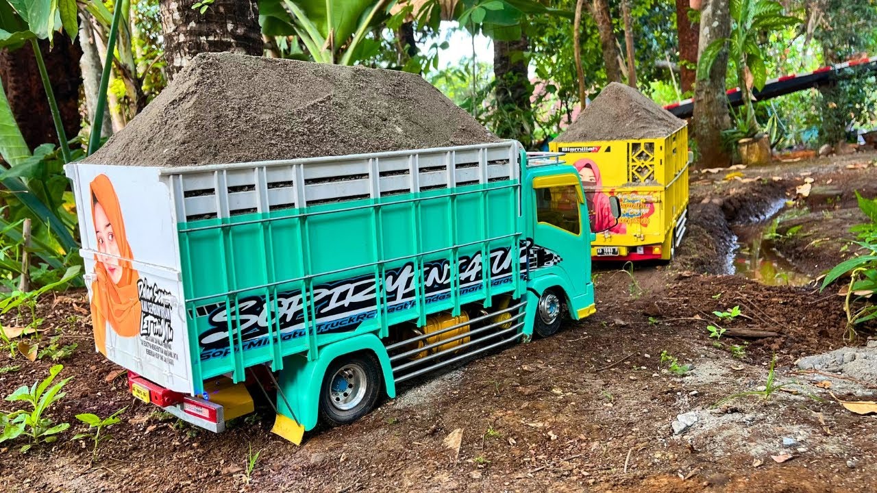 RC Truck Canter VS Giga Konvoi Bawa Material Pasir Berbatu Hampir Oleng - Sopir Miniatur truk
